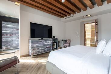 L Hotel Perla Boutique