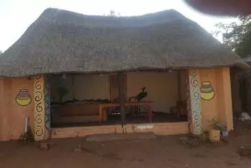 Retkeilymaja Simoonga Village Backpackers And Cafe