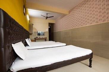 Spot On 6991 Hotel Poonam