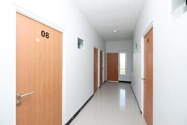 Hotel Oyo 1565 Palebon Residence