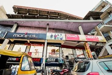 Hotell Oyo 37728 Raghav Residency