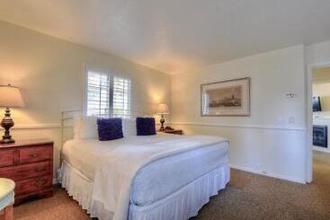 ホテル Carmel Green Lantern Inn