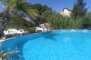 Pension (Hôtel basse catégorie) Ecoutez Les Oiseaux