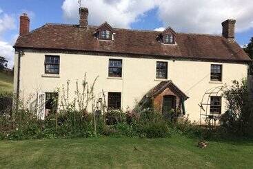 Bed and Breakfast Belhuish Farmhouse