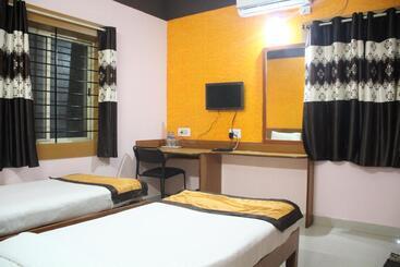 בית מלון כפרי Arra Transit Bengaluru International Airport