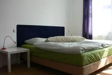 Mökkimajoitus Gruppenhaus Rügen Zur Brunnenaue