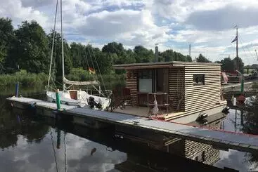 Hotelli Hausboot Resort Nordseeküste