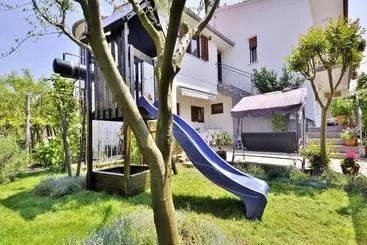 Turistihuoneistot Holiday House Bruno