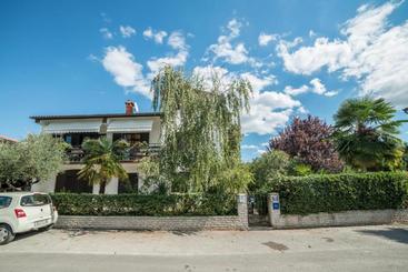 游客公寓 Apartments Zrinka 793