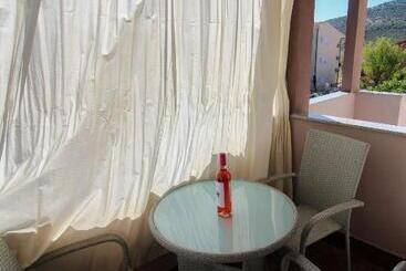 Жильё для туристов Apartments Mladen