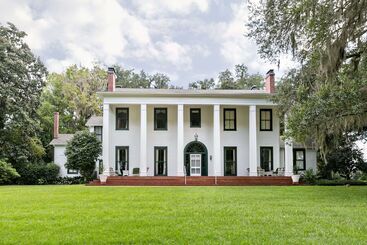 Ball House And Cottages