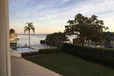 ツーリストアパートメント Eagle Cay Condo