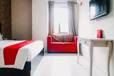 Hotel Reddoorz Plus Near Cambridge City Square