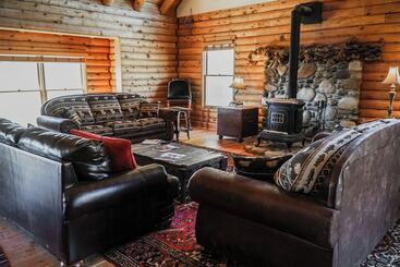 בית מלון כפרי Heart Six Ranch