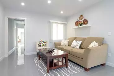 Mökkimajoitus Bright Spacious Family House Near Universal Studios