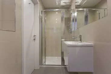 ツーリストアパートメント North West 6 Apartments