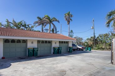 ツーリストアパートメント Coastal Tides