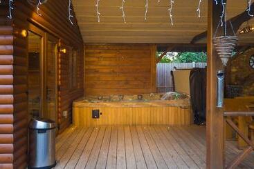 דירות לתיירים Brook Barn With Sauna & Hot Tub