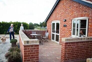 Damerons Farm Cottages