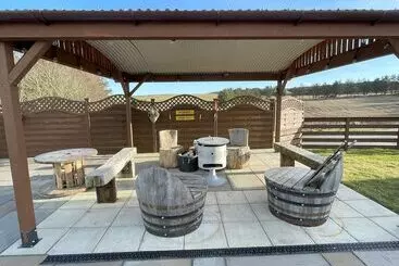 Talo Acdc Glamping, Campervan , Caravan And Tent Resort