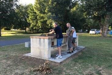 ツーリストアパートメント Camping Des Gorges De L Allier