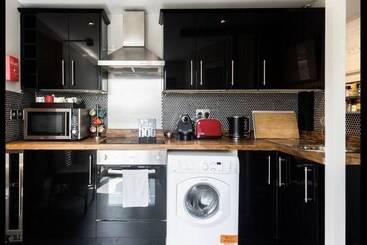 Turist apartmanları Central Apartment With Wifi