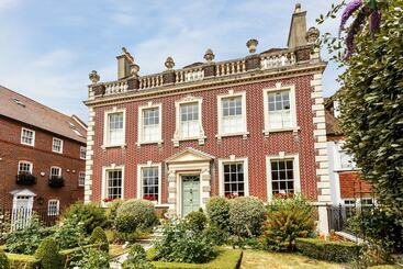 별장 West End House