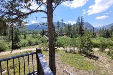 خانه Cabin In The Woods By Crmr