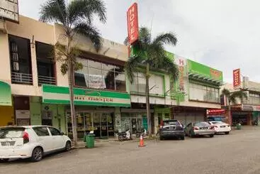 The Green Hotel By Oyo Rooms