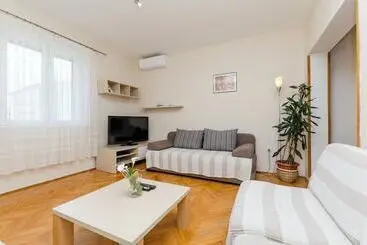 ツーリストアパートメント Apartment Antonija