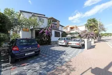 ツーリストアパートメント Apartments Ante