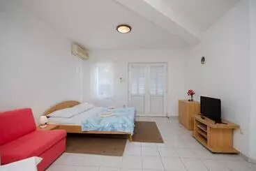 ツーリストアパートメント Apartments Branimir