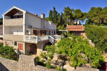 דירות לתיירים Apartments Luka