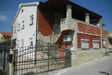 Apartamentos turísticos Zoran Poesi