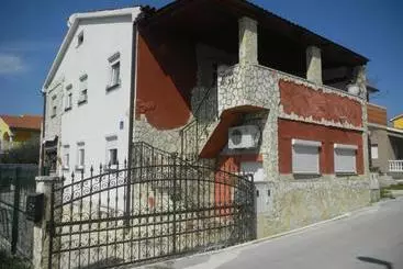 Turista apartmanok Zoran Poesi