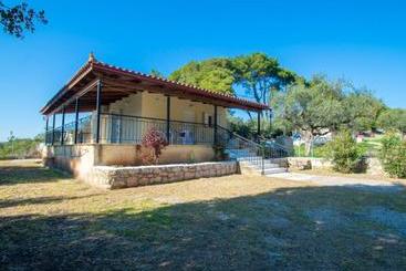 דירות לתיירים House In The Forest