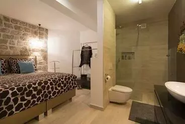 Apartamente turistice Villa Jatica   Luxury In The Wilderness Of Makarska