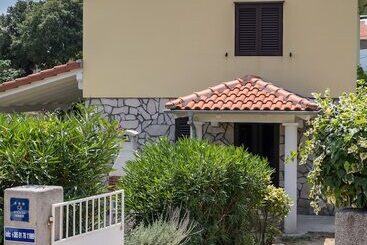 آپارتمان‌های توریست‌ها Villa Mirta