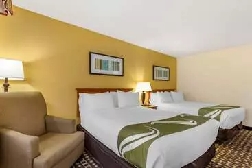 ホテル Quality Inn Fayetteville Near Historic Downtown Square