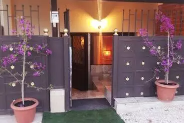 آپارتمان‌های توریست‌ها The Golden Brown Luxury Guesthouse