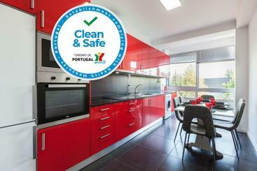 Apartaments turístics Feel At Home   Free Private Parking