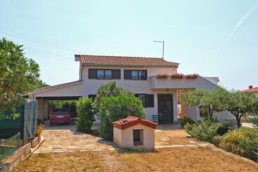 آپارتمان‌های توریست‌ها Apartment 895