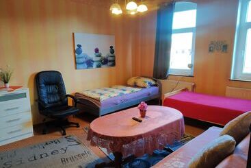 شقق خاصة سياحية Monteurzimmer Talstrasse 2