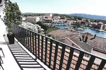 Majatalo Mediteran Hvar   Modern Rooms And Restaurant, B&b