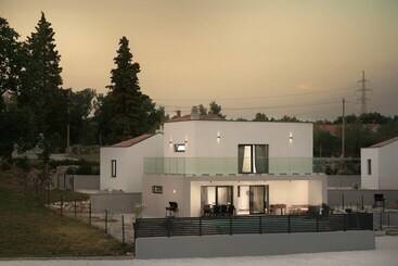 آپارتمان‌های توریست‌ها Apartments Matelici