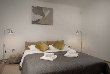 آپارتمان‌های توریست‌ها Apartments Matelici