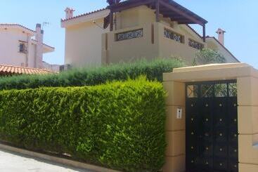 آپارتمان‌های توریست‌ها Paradise Villa Sounio