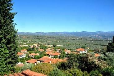 شقق خاصة سياحية Elegant Stone Mansion In Historic Mystras