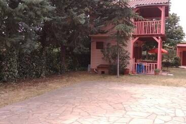 Жильё для туристов Wooden House Near Sea