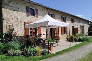 مبيت وإفطار La Tribu De Lavaud